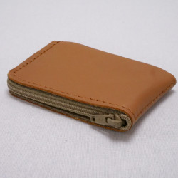 Die braune kompakte Brieftasche