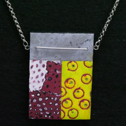 Collier with polymer pendant